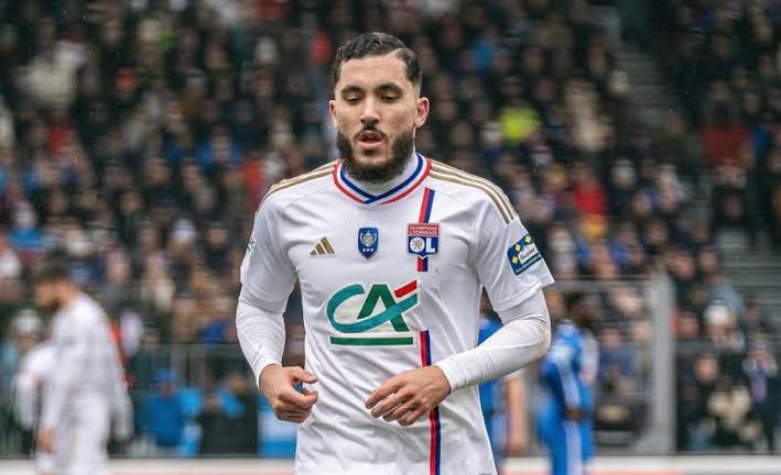 Rayan Cherki Abaikan Arsenal dan MU