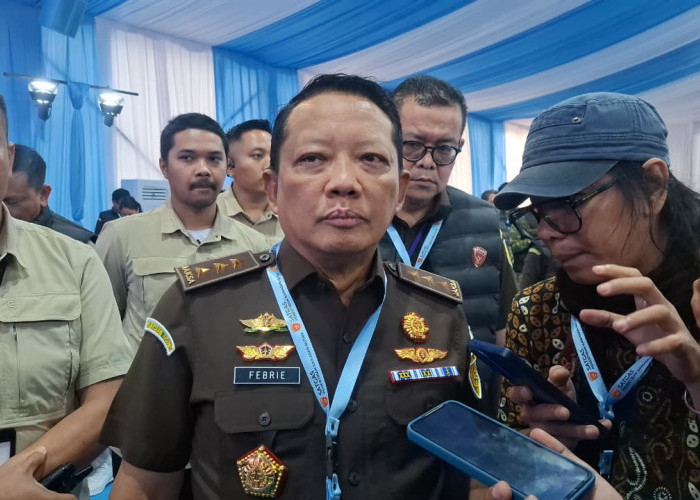      Eks Jampidsus Febrie Adriansyah Akhirnya Jalani Pemeriksaan Kejagung