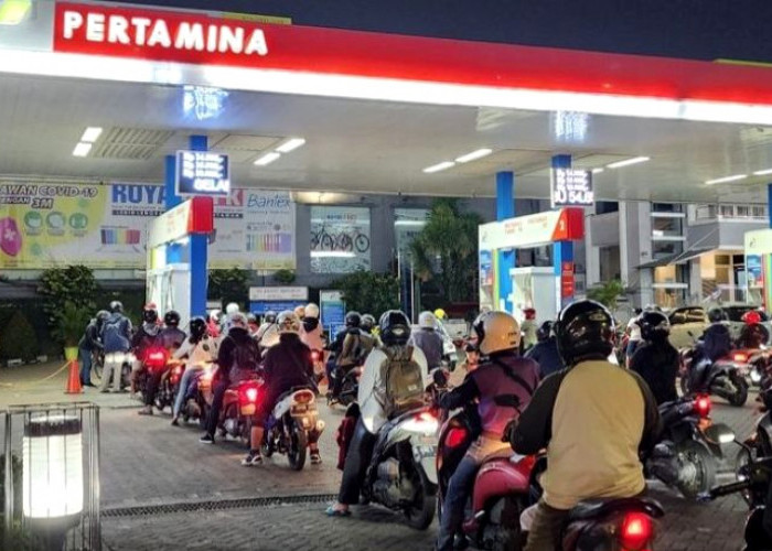 Kabar Kenaikan BBM 2026 Picu Antrean Panjang SPBU di Bengkulu