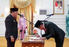 Lantik Pj Sekda Provinsi, Plt Gubernur Bengkulu : Pastikan Roda Pemerintahan Berjalan dengan Baik