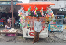 Penjual Kembang Api dan Terompet Keluhkan Sepinya Pembeli