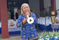 Kisah Guru Honorer Diangkat Jadi PPPK Setelah 30 Tahun Mengabdi, Bernyanyi dengan Suara Merdunya Usai Dilantik