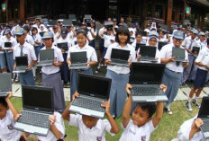 Kemenag Bantu Pondok Pesantren Ribuan Laptop