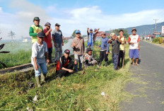 Antisipasi Banjir, Warga Desa Rimbo Recap Goro Bersihkan Irigasi