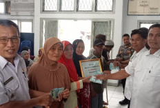 Pemdes Pal VII Bagikan BLT untuk 27 KPM 
