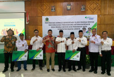 Jaminkan 10.000 Pekerja Rentan, Bupati RL Terima Penghargaan BPJamsostek