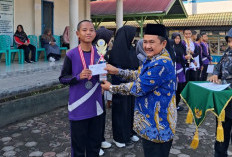 Santri Berprestasi di Yayasan Baitul Makmur Curup Diberikan Penghargaan 