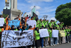 Cari Keadilan untuk Reza, Ratusan Mahasiswa Turun ke Jalan