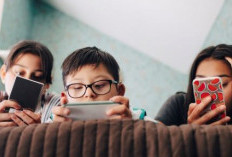 Anak Sering Main HP ? Waspadai Dampaknya dan Cek Batas Waktu Idealnya di Sini !