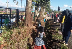 Dimotori Pera Hariyani, Warga Tariba Gotong Royong Bersihkan Drainase