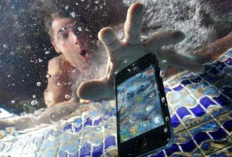 Bukan Cuma Gaya, Ini Alasan HP Anti Air Wajib Dimiliki di 2025 !