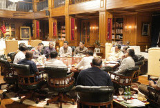 Prabowo Bahas Listrik Desa Tenaga Surya dan Giant Sea Wall