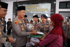 Kunker ke Rejang Lebong, Kapolda Bengkulu Bantu Warga Kurang Mampu Salurkan 100 Paket Sembako! 