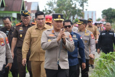 Kapolda Bengkulu Letakkan Batu Pertama Program Bedah Rumah di Rejang Lebong
