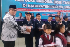 Tahun Depan Seragam Gratis Tetap Ada