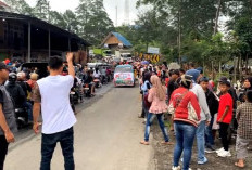 Masyarakat Antusias Saksikan Karnaval dan Parade Paralayang di DMHB