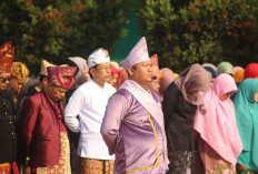 Kenakan Baju Adat Berbagai Daerah, Ratusan ASN Kemenag Rejang Lebong Upacara di MAN Rejang Lebong! 