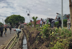 Pokdarwis Bukit Kaba Giat Rutin Bersihkan Lingkungan Wisata