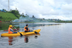 Perahu Kano Jadi Daya Tarik Baru Danau Mas Harun Bastari