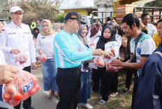 Bantu Petani, Gubernur Borong Tomat 3 Ton