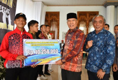 158 Insan Olahraga Berprestasi Terima Reward