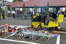 Polres Musnahkan Ratusan Botol Miras dan 4 Kg Ganja
