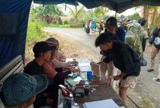 Puncak HUT RI ke 79, Bendera Merah Putih Raksasa Dibentangkan di Puncak Bukit Kaba : Peserta Mulai Berdatangan