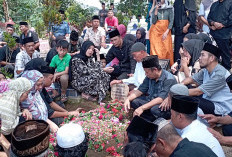 Ratusan Pelayat Antarkan Jenazah Istri Ketua PAN Rejang Lebong ke Peristirahatan Terakhir!