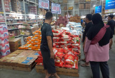 Beras Premium Berlimpah Ruah di Modern Market, Jenis Medium Bulog SPHP Dibatasi Pembeliannya