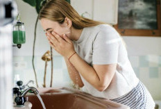 Hentikan Kebiasaan Ini ! 5 Kesalahan Mencuci Wajah yang Merusak Skin Barrier
