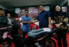 Warga Kota Padang Raih Juara Lomba Gaple Kejari-PWI