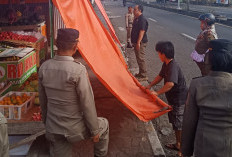 Satpol PP Data 3 Pedagang Bandel!, Masih Jualan di Trotoar dan Badan Jalan