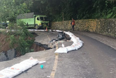 Jalan Gunung Terancam Putus Total, Sebagian Badan Jalan Longsor