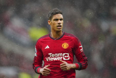 Varane Ingin Bertahan di MU