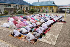 SDN 62 RL Gelar Pesantren Kilat dan Bagi Beras