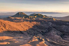 Gunung Dukono di Maluku Utara Meletus