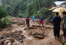 Lebong Banjir Lagi, Air Bercampur Tanah dan Batu Tumpah ke Jalan! 