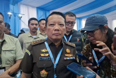      Eks Jampidsus Febrie Adriansyah Akhirnya Jalani Pemeriksaan Kejagung