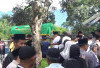 Tangis Keluarga Iringi Pemakaman Nesya Joza Amanda, Korban Tenggelamnya Kapal Wisata Pulau Tikus